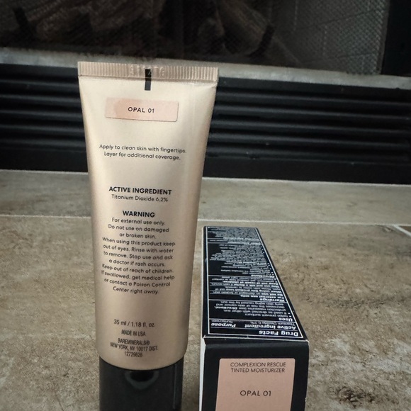 bareMinerals Complexion Rescue Tinted Moisturizer - Opal 01 - Picture 2 of 5
